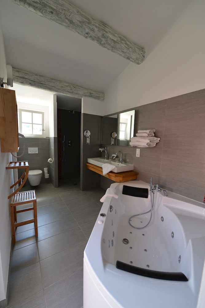 Deluxe Double or Twin Room photo 2