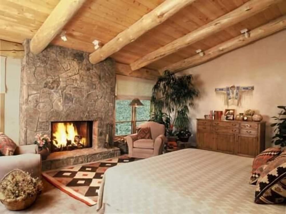Condo, 3 Bedrooms