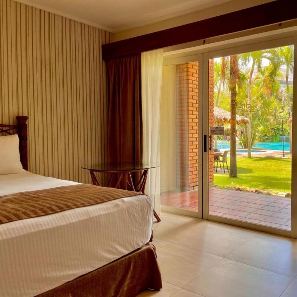 Deluxe Room, 2 Queen Beds, Poolside - Photo 2