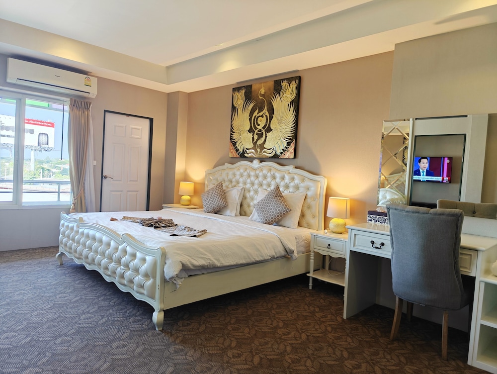 Luxury Suite, Hill View