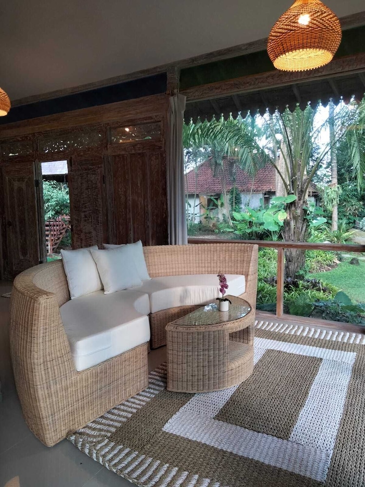 Deluxe Studio Suite, Garden View