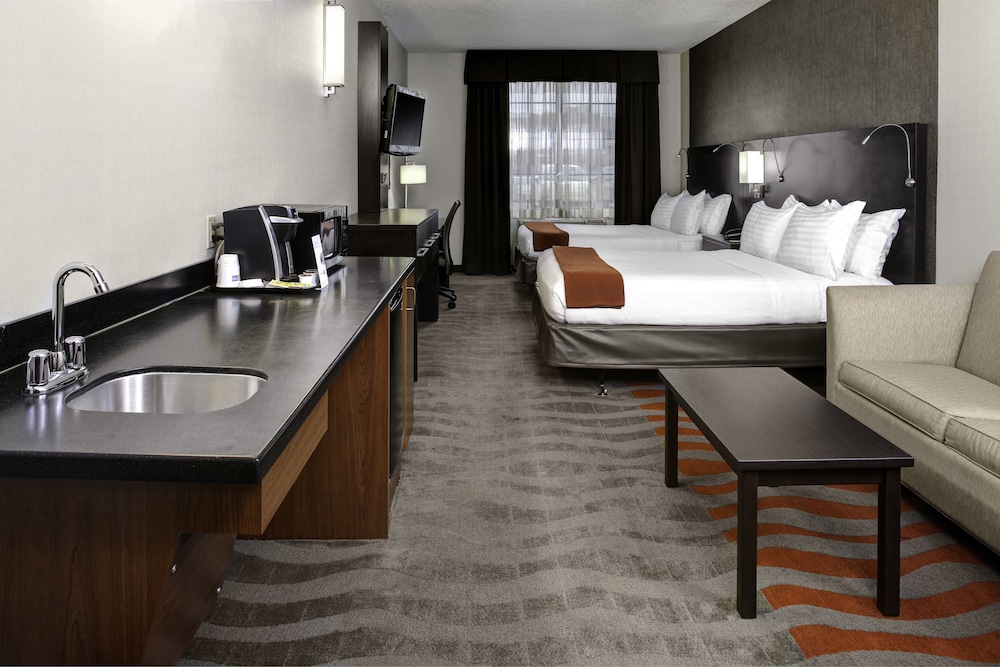 Suite, Multiple Beds - Photo 5