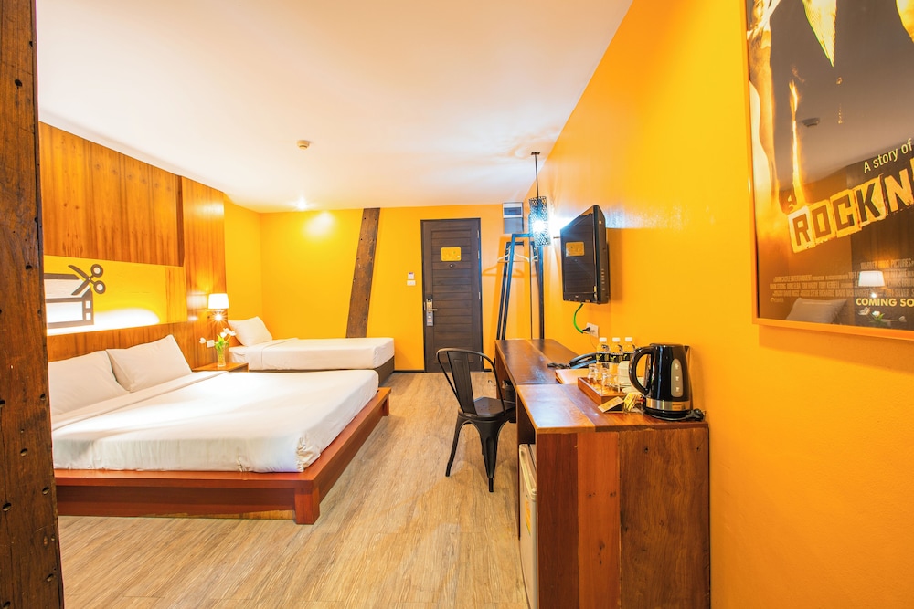 Standard Triple Room, Balcony photo 3
