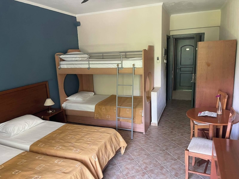 Basic Twin Room, Balcony, Mountain View