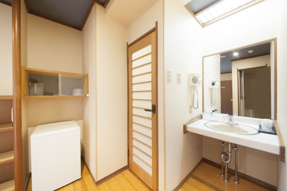 Japanese Style Room With 10 Tatami Mats (Breakfast Included) photo 3