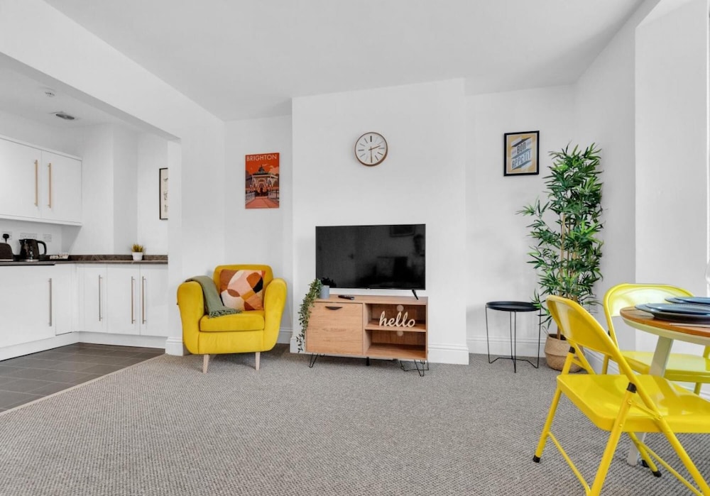 Apartment photo 2