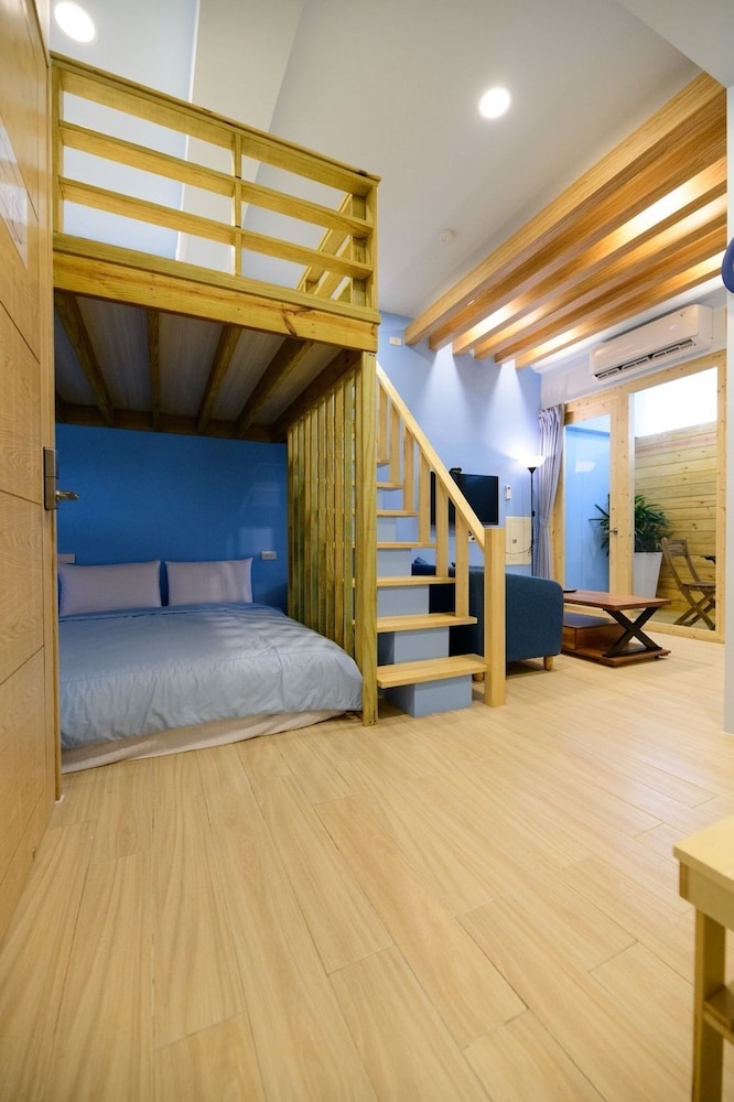 Family Studio Suite, 2 Bedrooms, Balcony photo 3