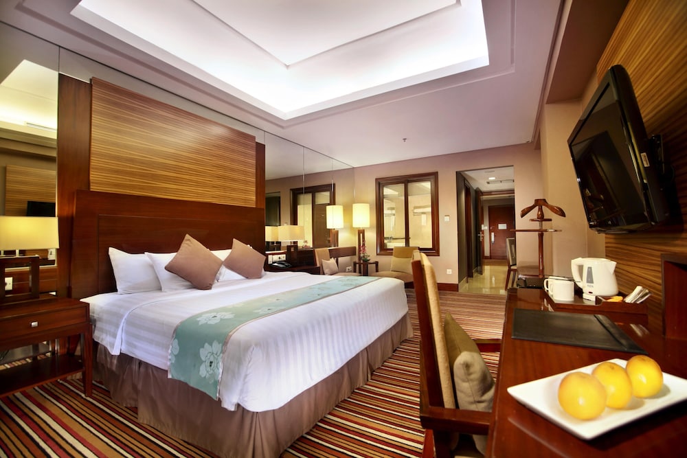ASTON Suite - Photo 2