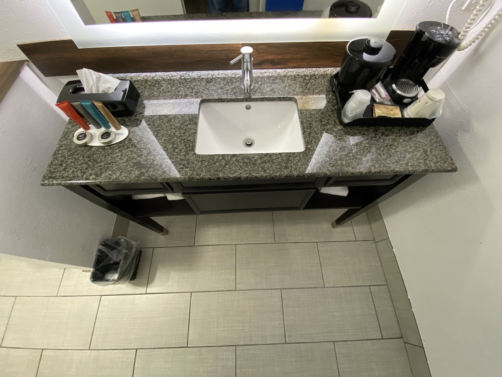 Standard Single Room - Photo 15