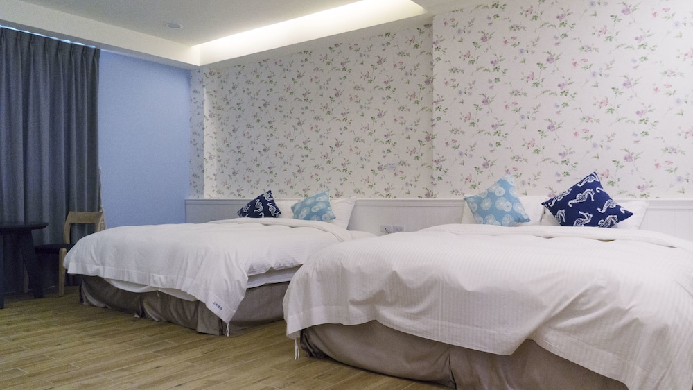 Gallery Quadruple Room, 2 Queen Beds, Courtyard Area photo 3