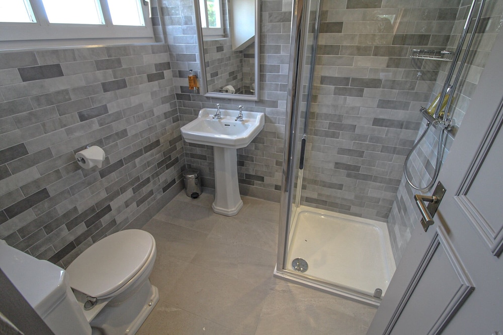 Twin Room, Ensuite - Photo 13