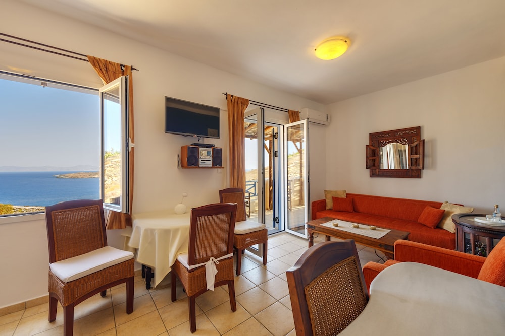 Deluxe Suite, Sea View photo 3