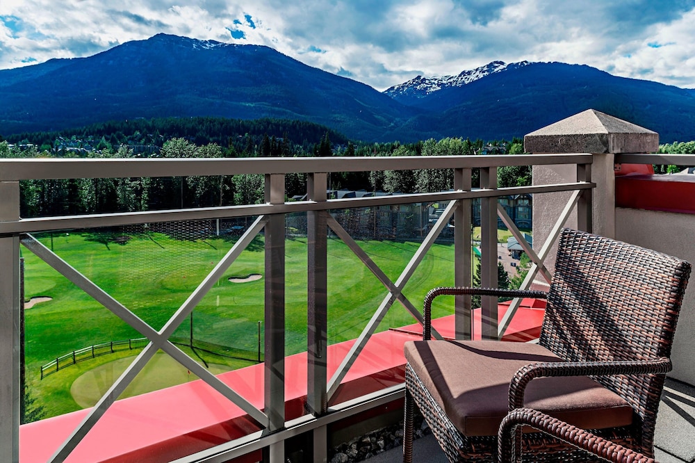 Suite, 2 Bedrooms, Balcony, Mountain View - Photo 5