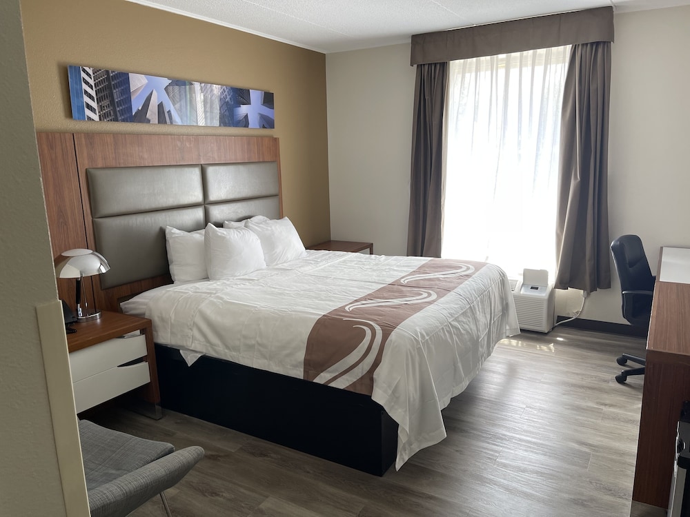 Standard Room, 1 King Bed, Non Smoking - Photo 2