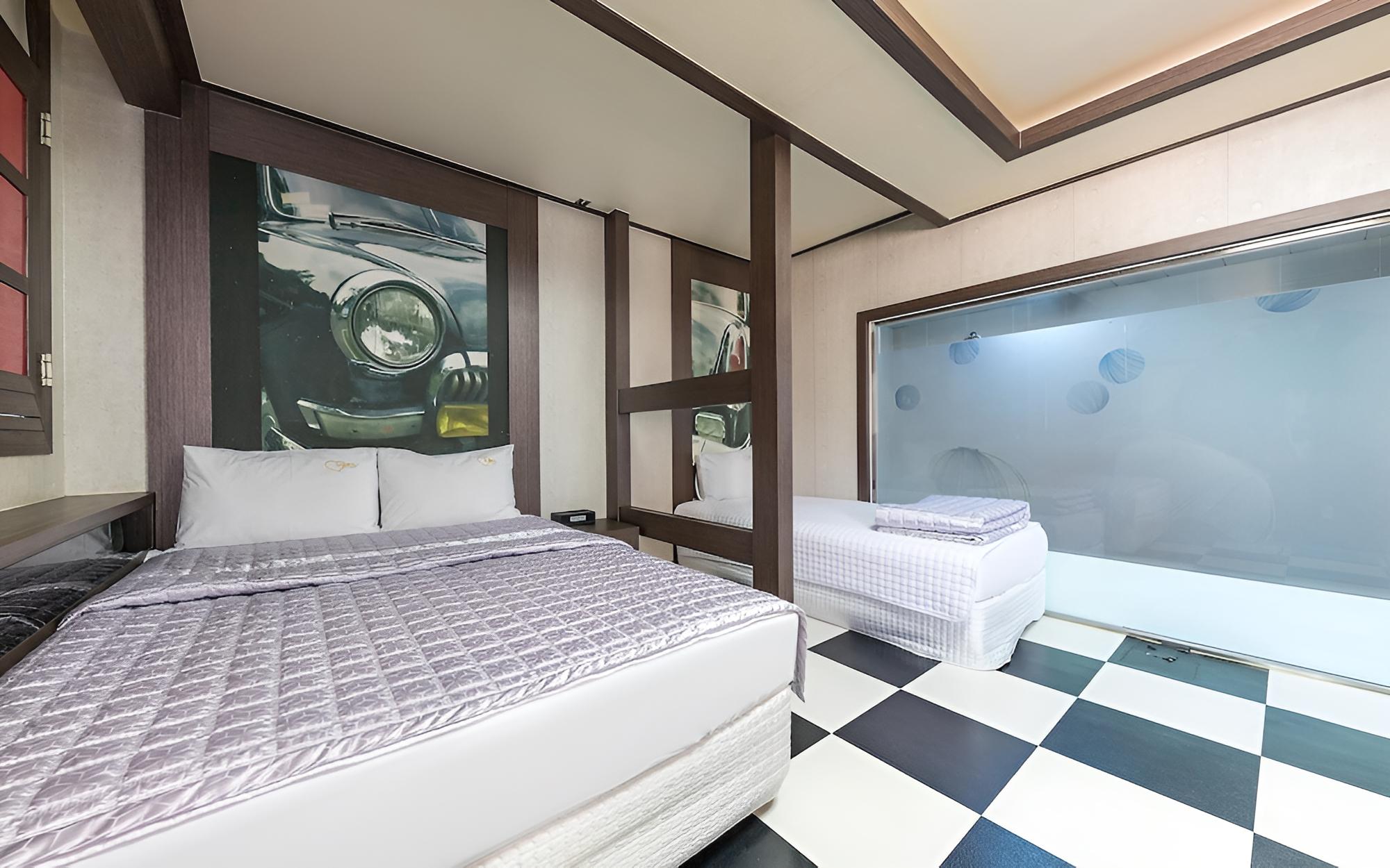 Room (Twin Bed)