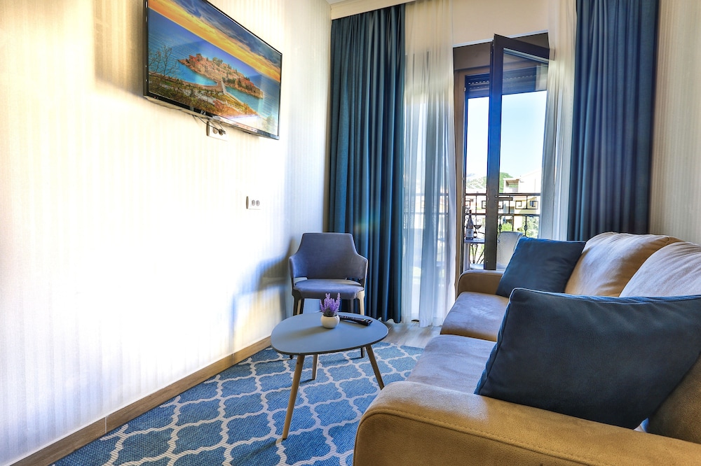 Deluxe Suite, 1 Bedroom, Garden View photo 3