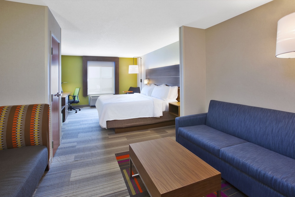 Executive Suite, 1 King Bed with Sofa bed - Photo 1