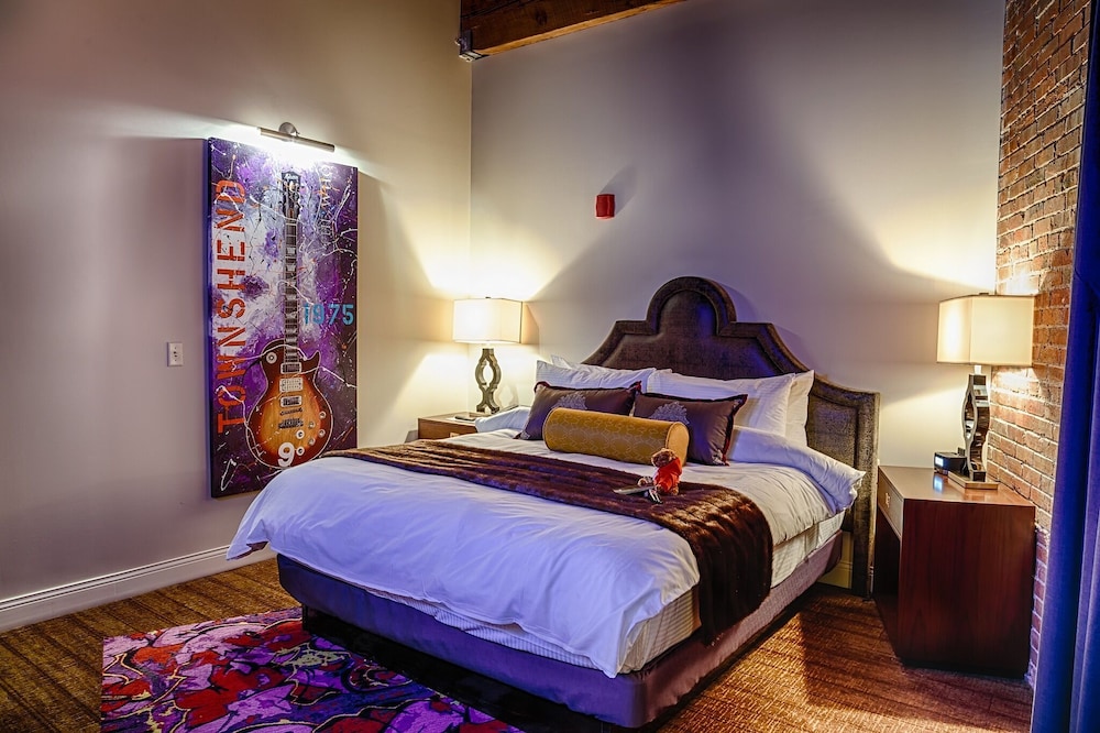 Standard Room, 1 King Bed
