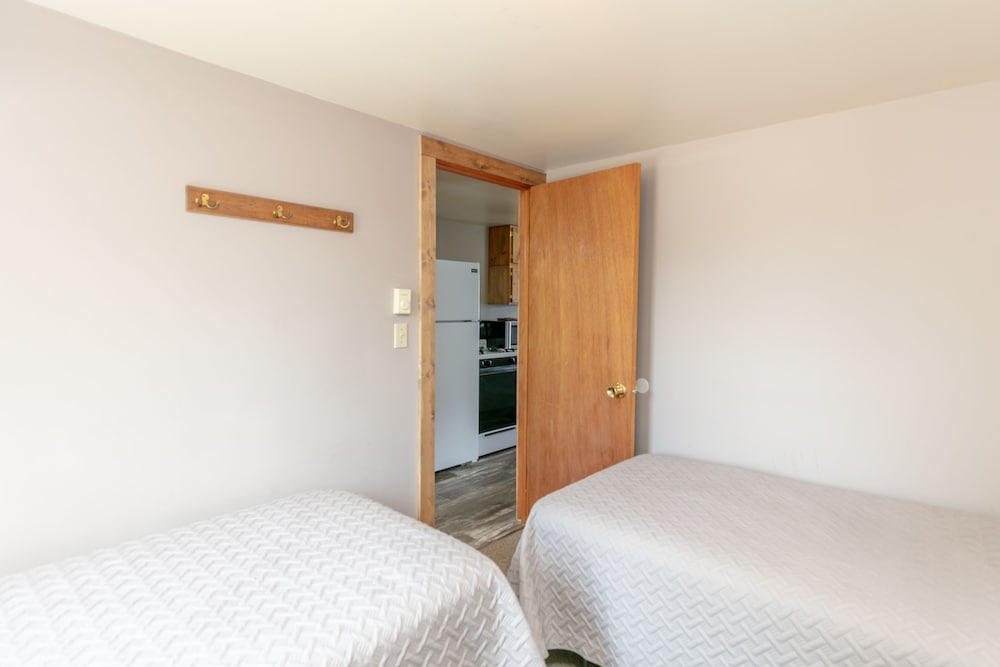 Cabin, 2 Bedrooms (Sleeps 6) photo 1
