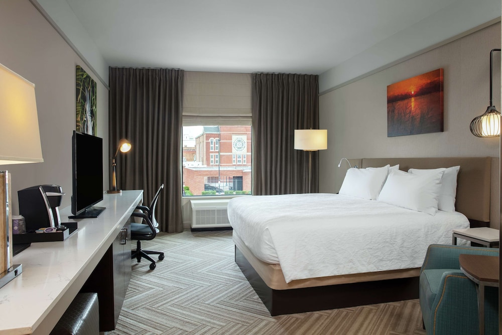 Room, 1 King Bed, Accessible, Bathtub photo 3