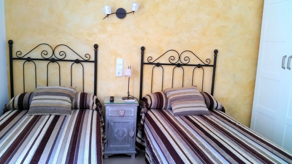 Comfort Double Room, 2 Twin Beds, City View