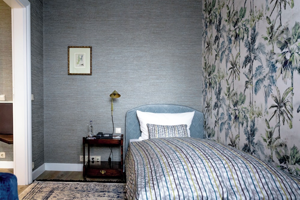 Large Standard Single Room