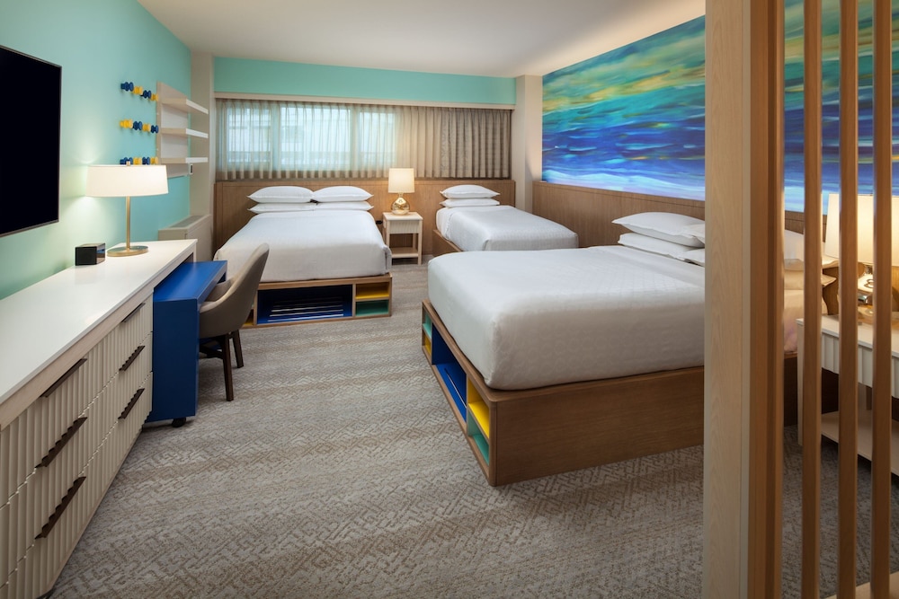 Family Room, Multiple Beds, City View
