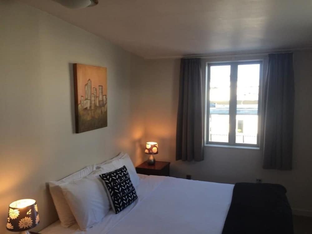 Classic Apartment, 2 Bedrooms thumbnail 5