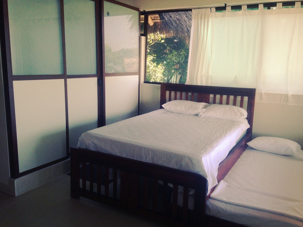 Comfort Double Room Single Use, 1 Bedroom, Ensuite, Ocean View photo 2