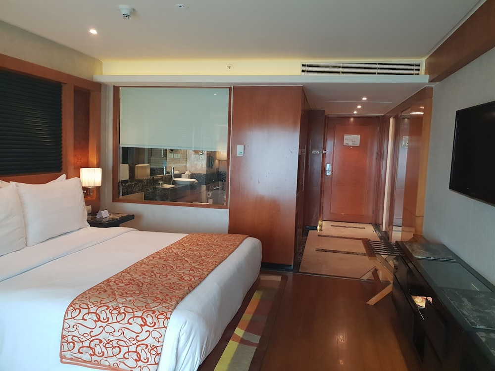 Executive Room, 1 King Bed - Photo 3