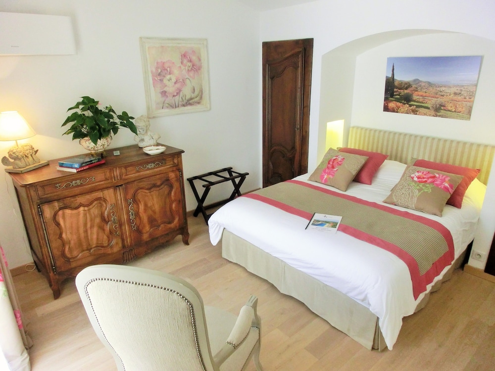 Deluxe Double Room, 1 Queen Bed, Non Smoking, Sea View photo 2