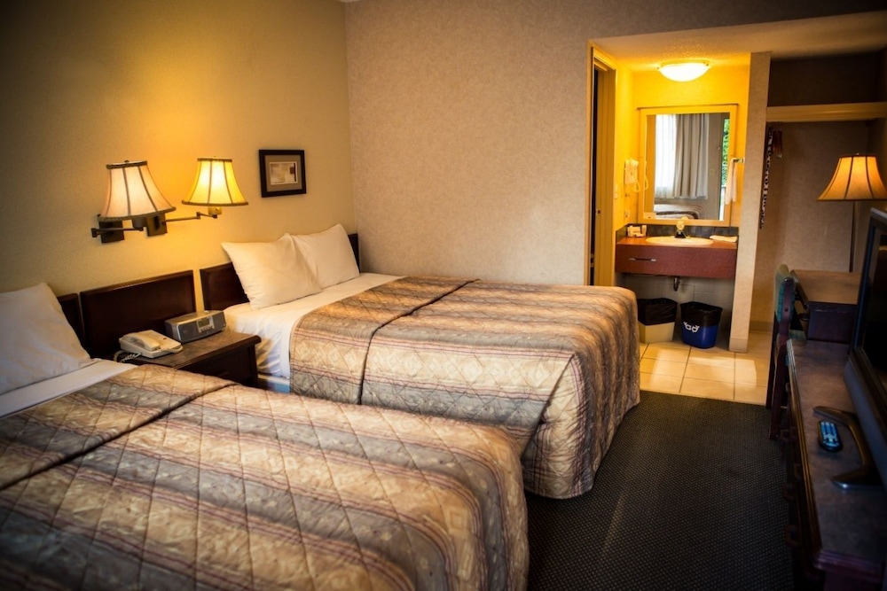 Standard Room, 2 Double Beds - Photo 4