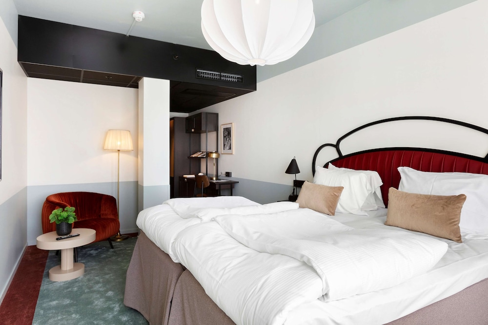 Standard Room, 2 Twin Beds, Non Smoking (Larger Room) - Photo 7