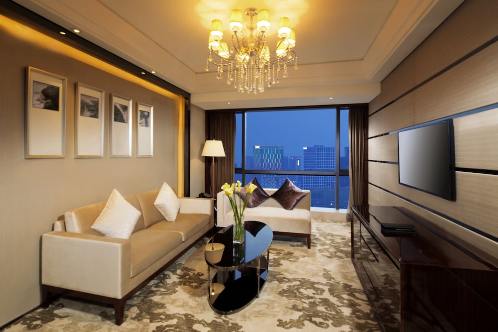 Suite, 1 King Bed photo 2
