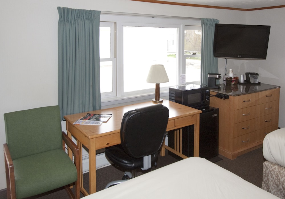 Room, 2 Double Beds (Pet-Friendly) photo 3