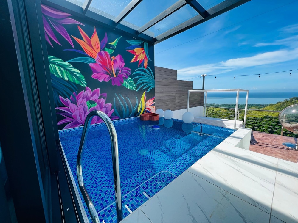 Sunset Suite | Private & Heated pool