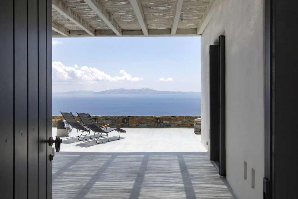 Villa photo 2