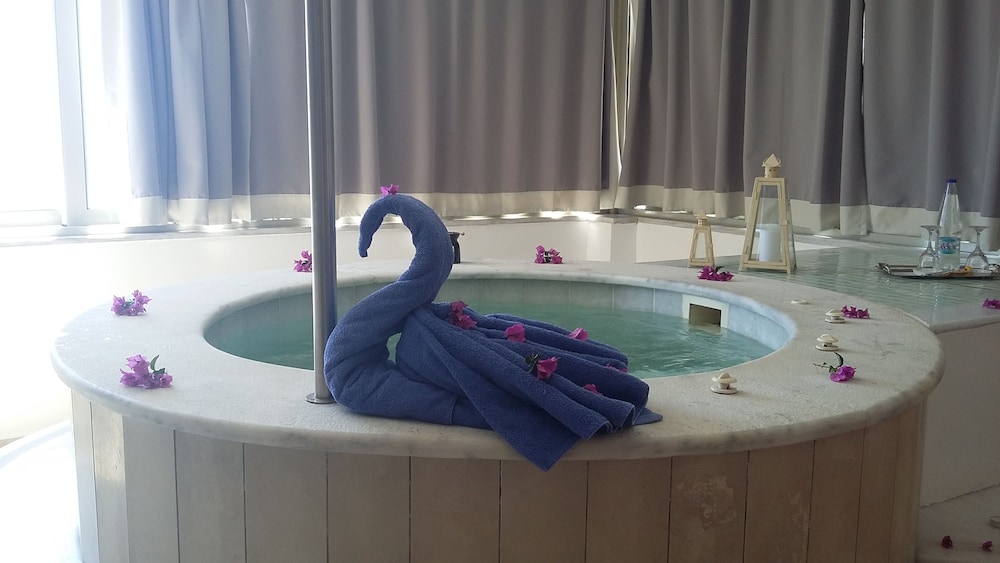Royal Suite, Jetted Tub - Photo 6