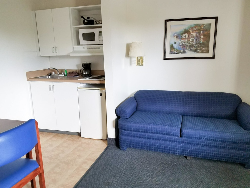 Deluxe Suite, 2 Queen Beds, Non Smoking, Kitchenette - Photo 2
