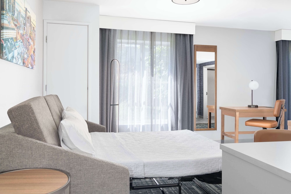 Studio Suite, 1 Queen Bed, Non Smoking - Photo 1