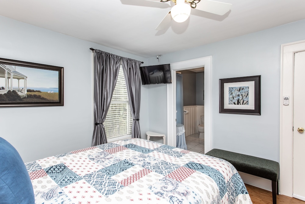 Signature Double Room, 1 Queen Bed (Blue Room) photo 2