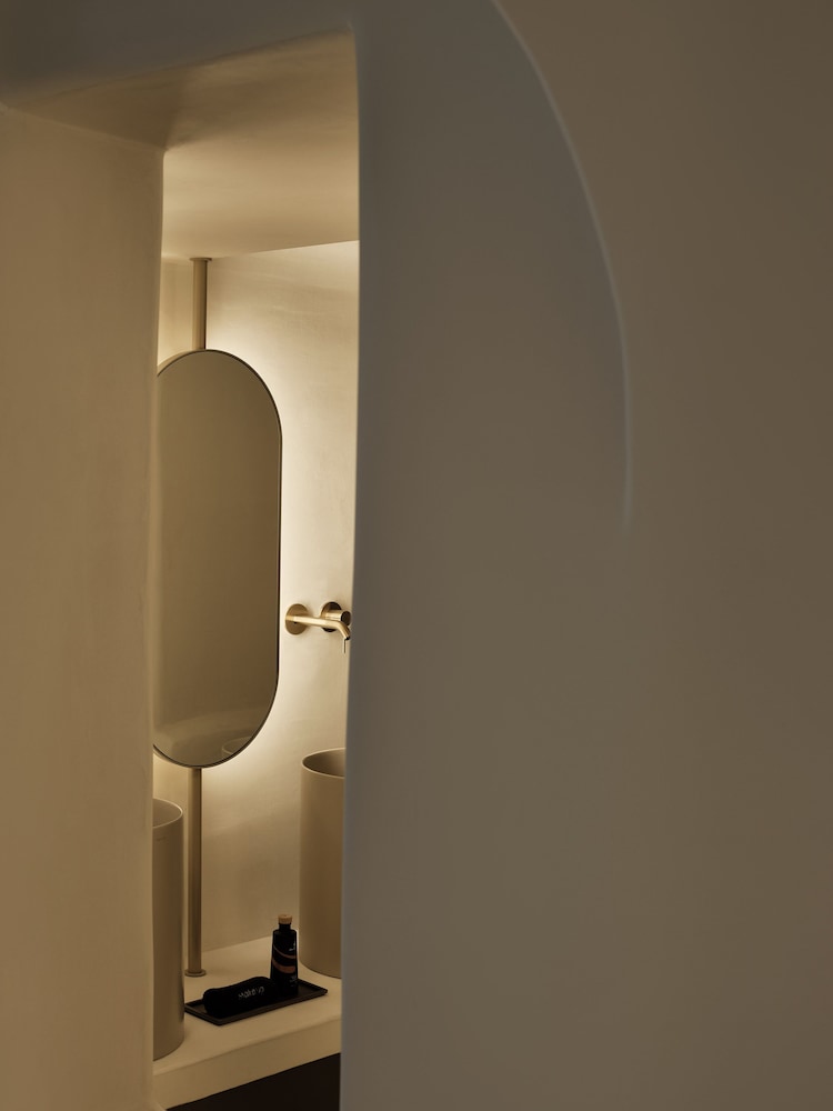 Classic Suite with Hot tub - Photo 3