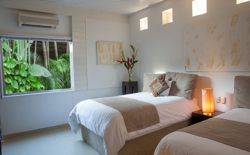 Two Double Beds with Buffet Breakfast, Spa Access and Daily Massage for Couples - Photo 4