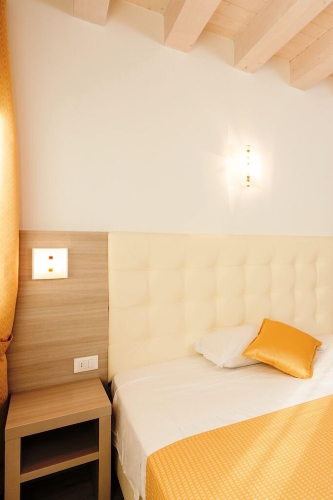 Double Room With Double Bed Or Twin Beds, Wheelchair-Accessible, South-Facing View photo 1