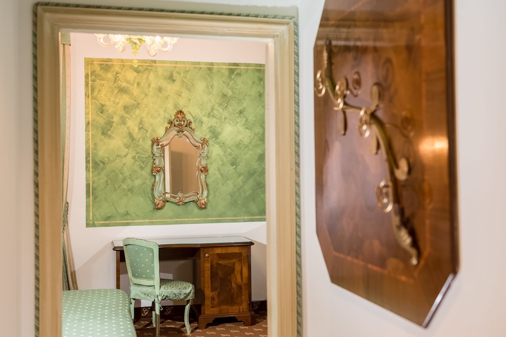 Superior Room thumbnail 6