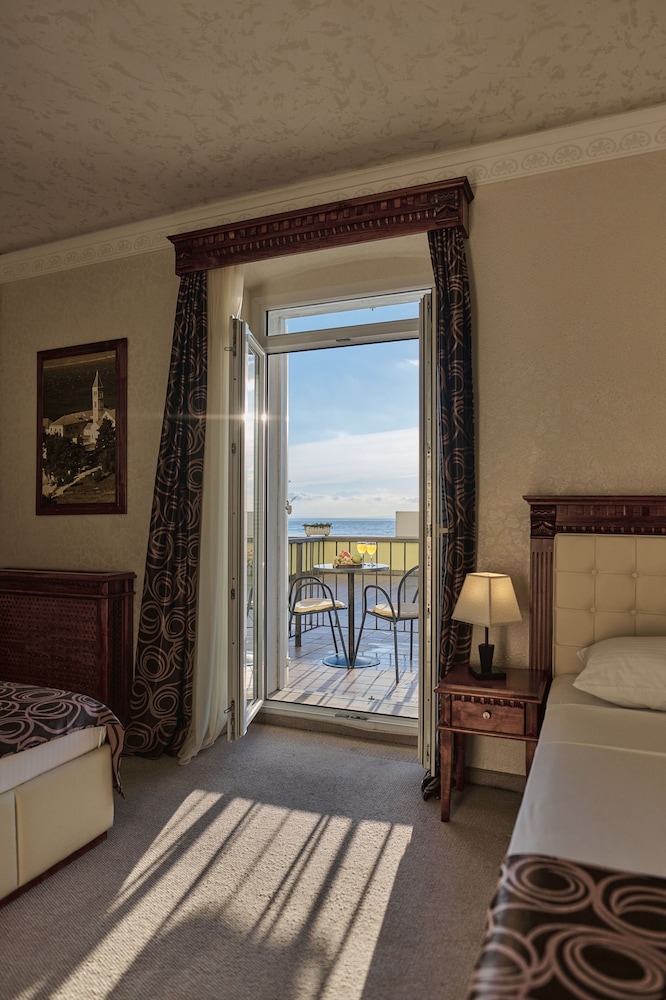 Family Room, Balcony, Sea View - Photo 4
