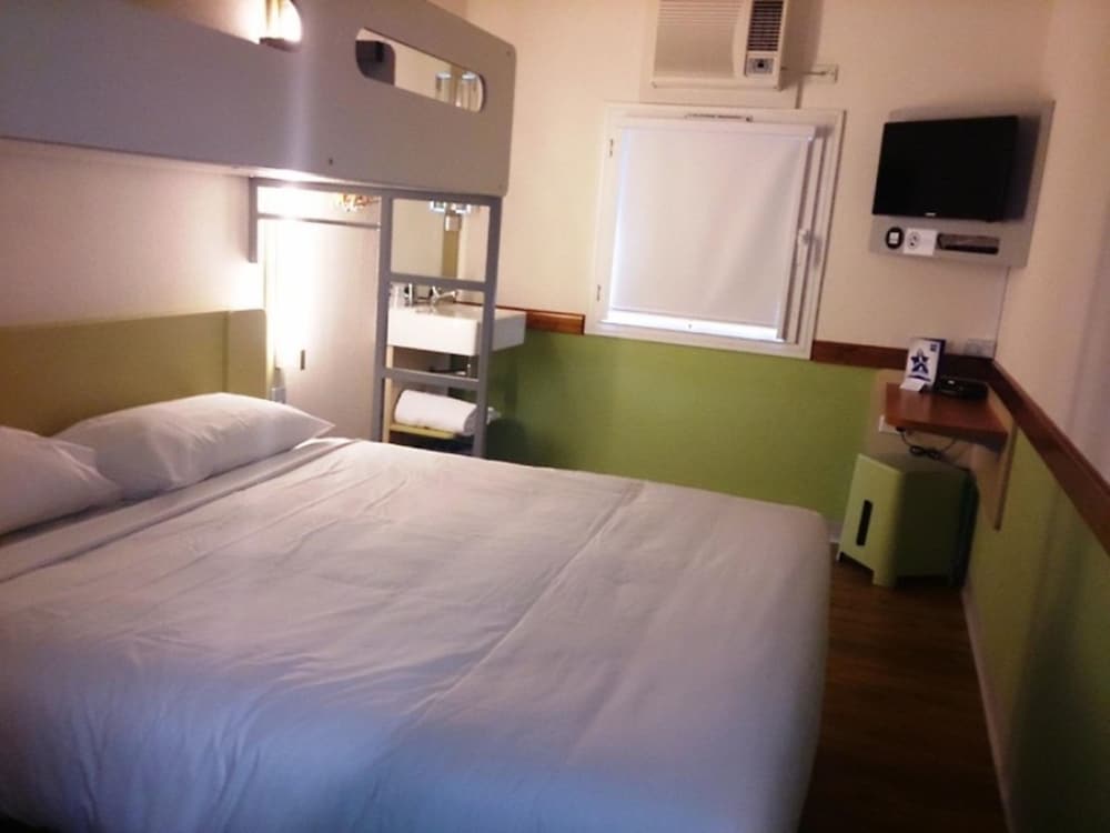 Standard Room, Multiple Beds photo 2