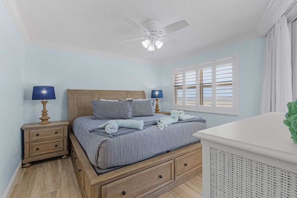 Condo, 2 Bedrooms