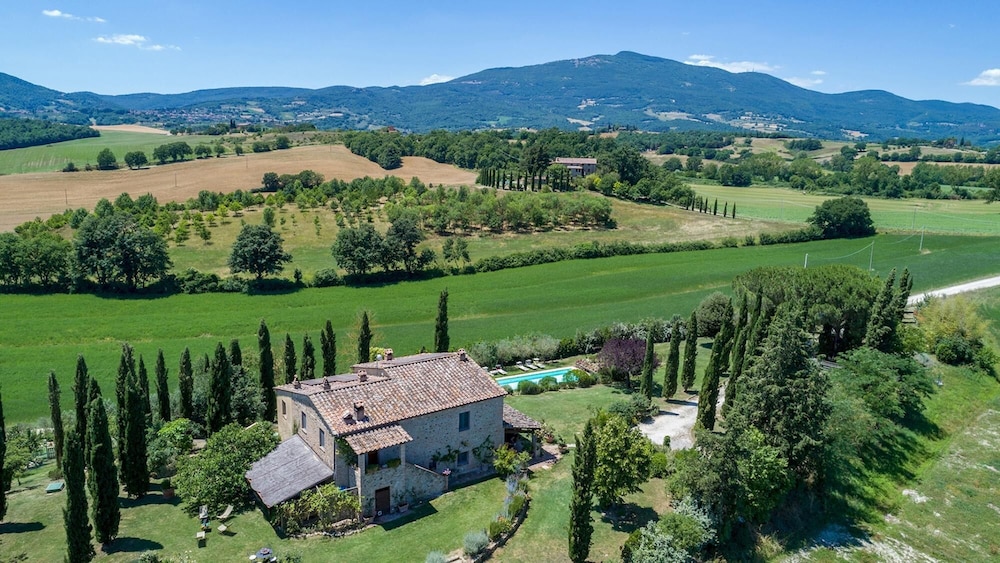 Villa photo 3