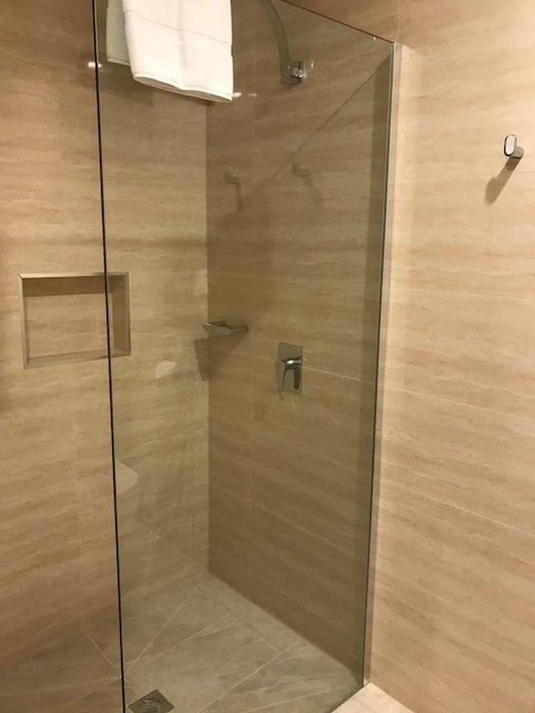 Executive Suite, 1 Queen Bed, Non Smoking - Photo 2